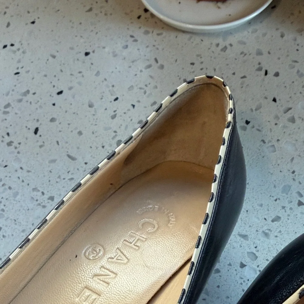 CHANEL Black and Cream Leather Pumps Kitten Heels